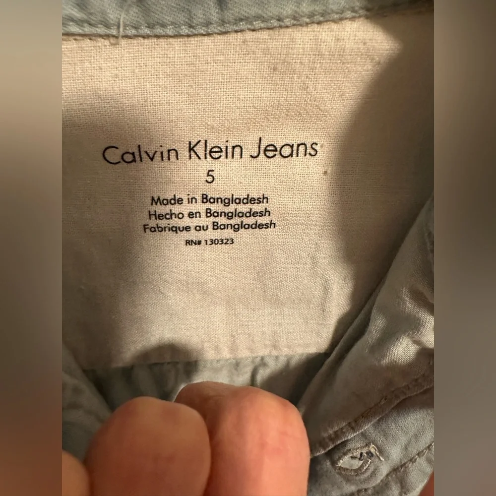Calvin Klein - Picture 3 of 7